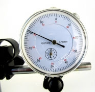 QUATROS  Индикатор часового типа с магнитным держателем.