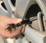 Товщиномір гальмівних колодок і глибиномір протектора 2 в 1