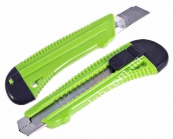 ALLOID Нож пластиковый усиленный с выдвижным лезвием 18 мм.